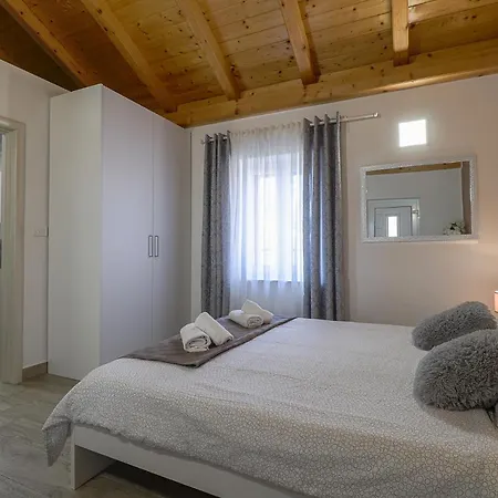 Juraj I Matej Apartman *